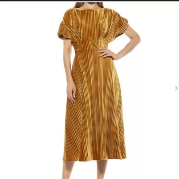 Alexia Admor Women's Boatneck Veronica Pleated Velvet Midi Dress Gold Medium - Picture 1 of 10